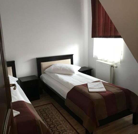 فندق Farkas Panzió