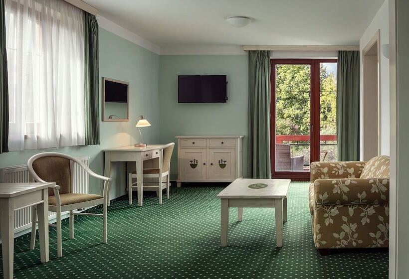 בית מלון כפרי Golf & Spa Kunětická Hora