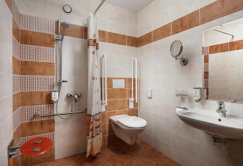 בית מלון כפרי Golf & Spa Kunětická Hora