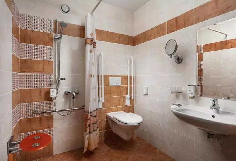 Hotel Golf & Spa Kunětická Hora