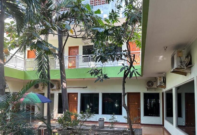 Hotel Global Inn Syariah Mitra Reddoorz Near Juanda T1 Airport