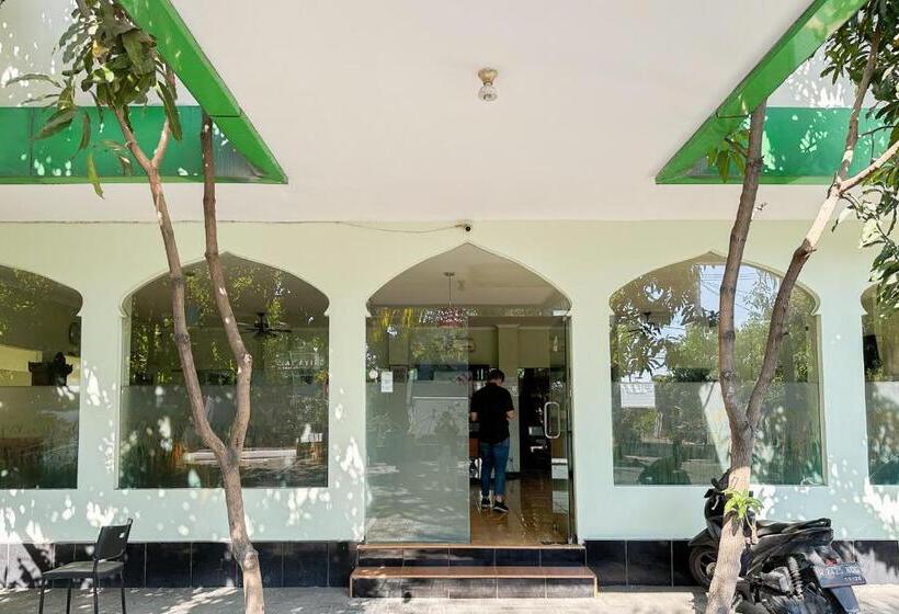 Hotel Global Inn Syariah Mitra Reddoorz Near Juanda T1 Airport