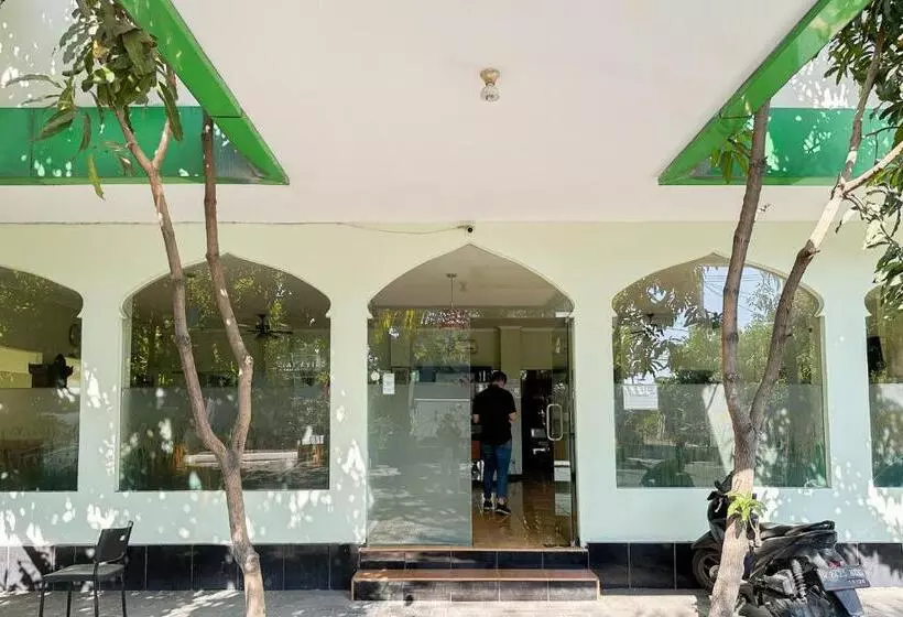 ホテル Global Inn Syariah Mitra Reddoorz Near Juanda T1 Airport