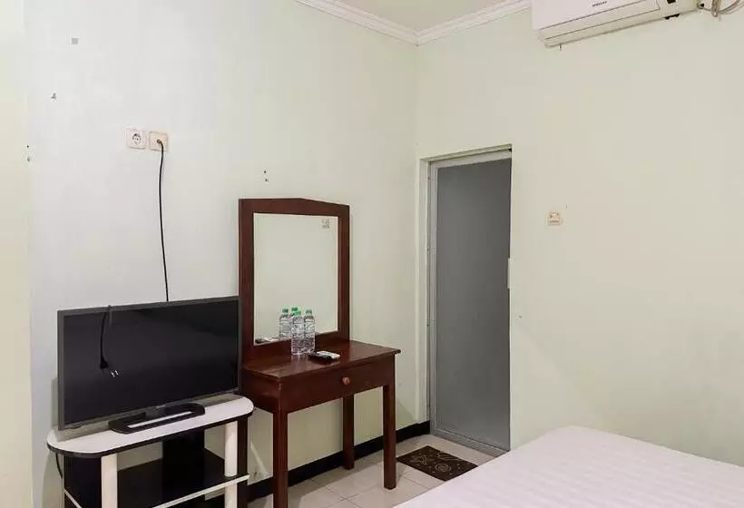 ホテル Global Inn Syariah Mitra Reddoorz Near Juanda T1 Airport