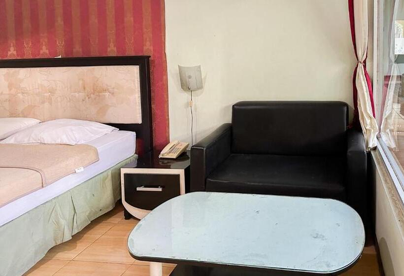 Hotel Global Inn Syariah Mitra Reddoorz Near Juanda T1 Airport