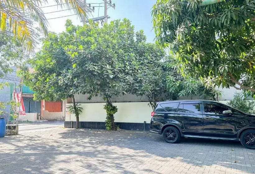 ホテル Global Inn Syariah Mitra Reddoorz Near Juanda T1 Airport