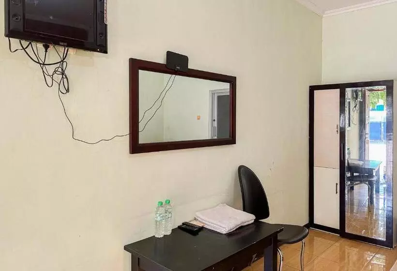 ホテル Global Inn Syariah Mitra Reddoorz Near Juanda T1 Airport