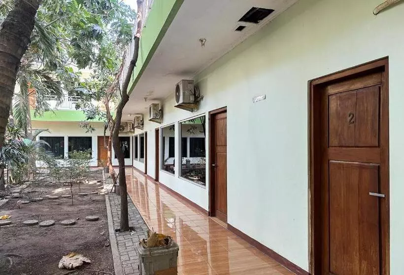 ホテル Global Inn Syariah Mitra Reddoorz Near Juanda T1 Airport