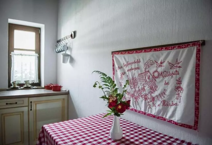 ホテル Zsindelyes Cottage