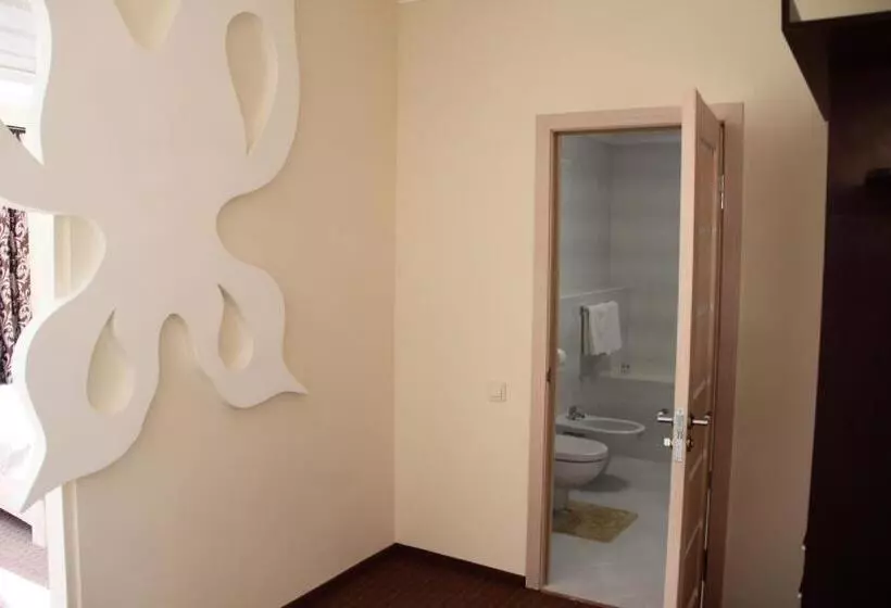 Mіnі Gotel Pozitiv