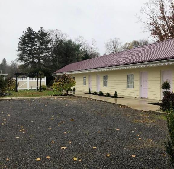 מוטל Oakes Oramel Inn