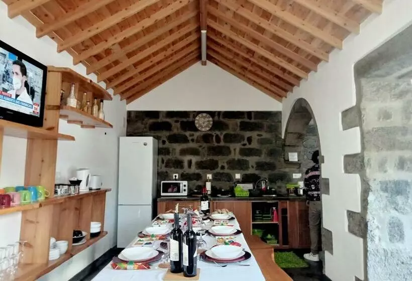 ベッドアンドブレックファースト Basaltic Guest House