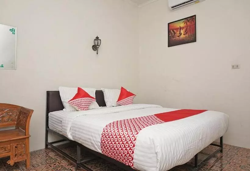 ホテル Oyo 2410 Intan