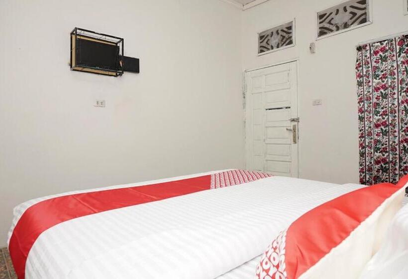 Hotel Oyo 2410 Intan