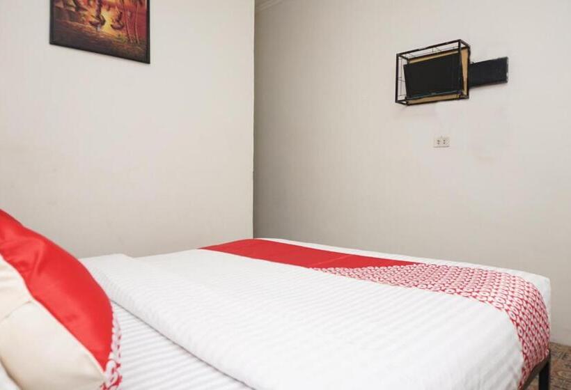 Hotel Oyo 2410 Intan