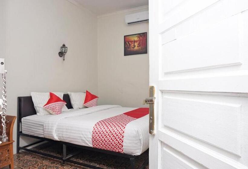 Hotel Oyo 2410 Intan