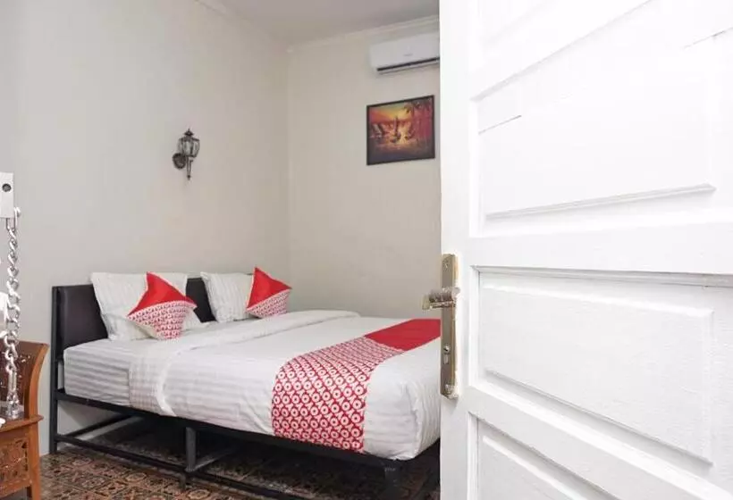 ホテル Oyo 2410 Intan