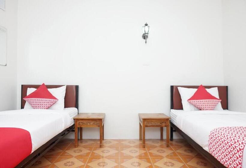 Hotel Oyo 2410 Intan