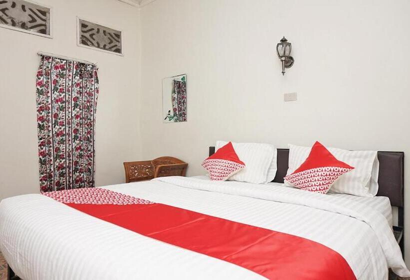 Hotel Oyo 2410 Intan