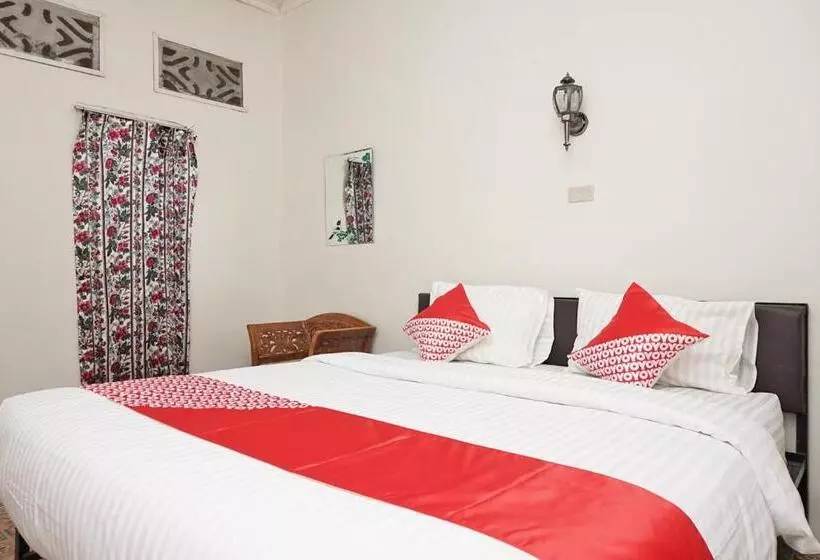 ホテル Oyo 2410 Intan