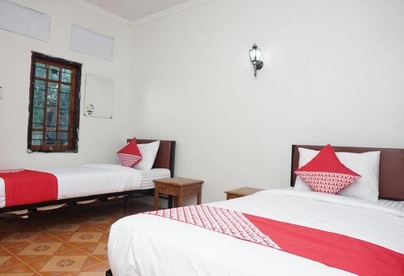 Hotel Oyo 2410 Intan