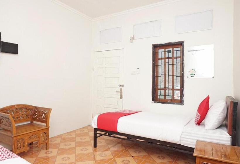 Hotel Oyo 2410 Intan