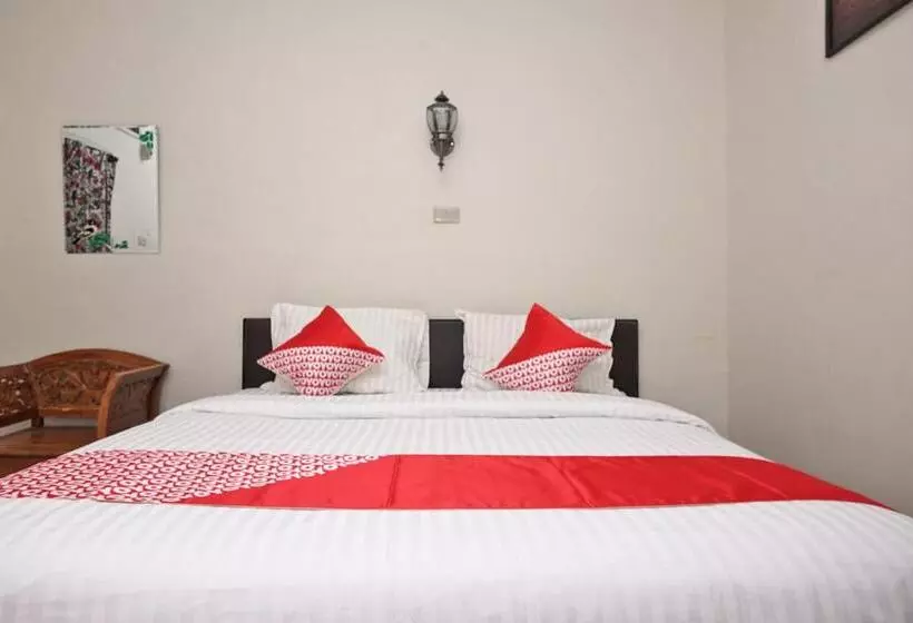 ホテル Oyo 2410 Intan