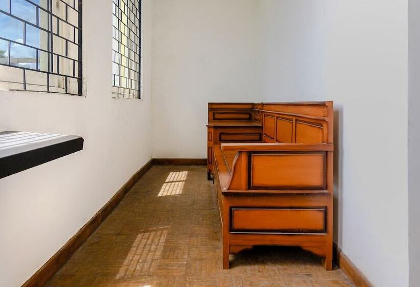 Отель Oyo 2966  Atriaz