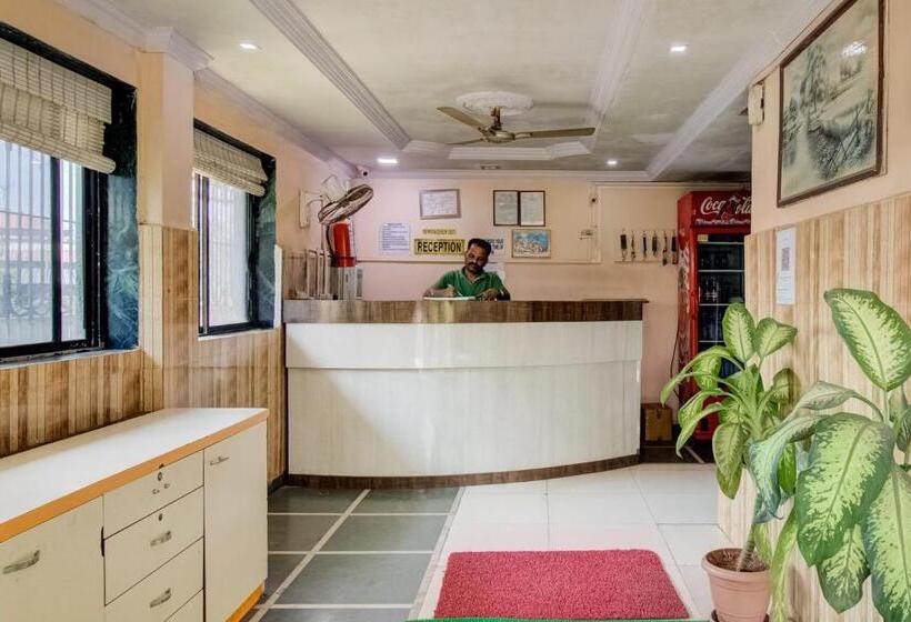 ホテル Spot On Sristi Palace