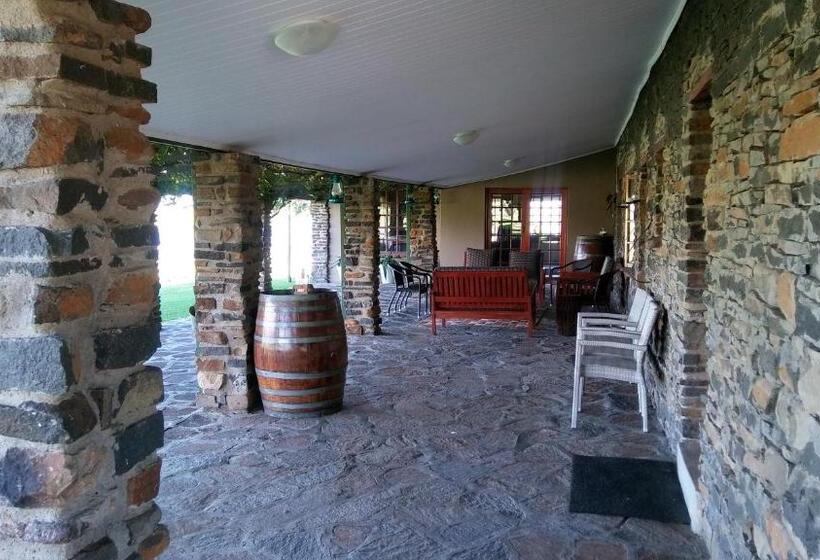 ペンション Francolin Creek