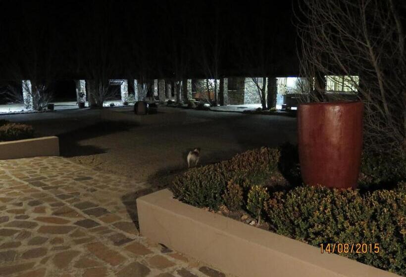 ペンション Francolin Creek