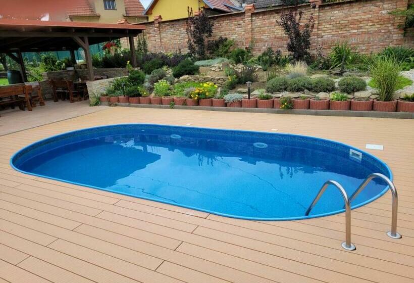 بنسيون Penzion U Kostela