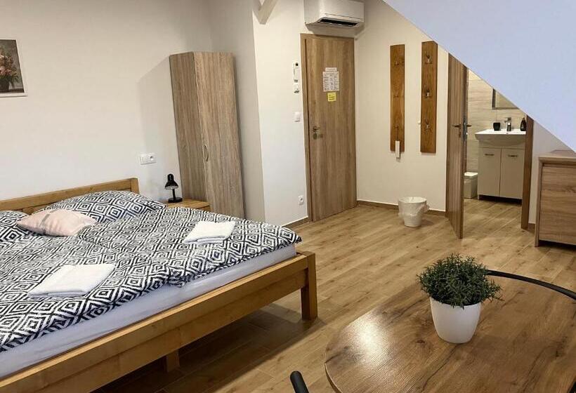 بنسيون Penzion U Kostela