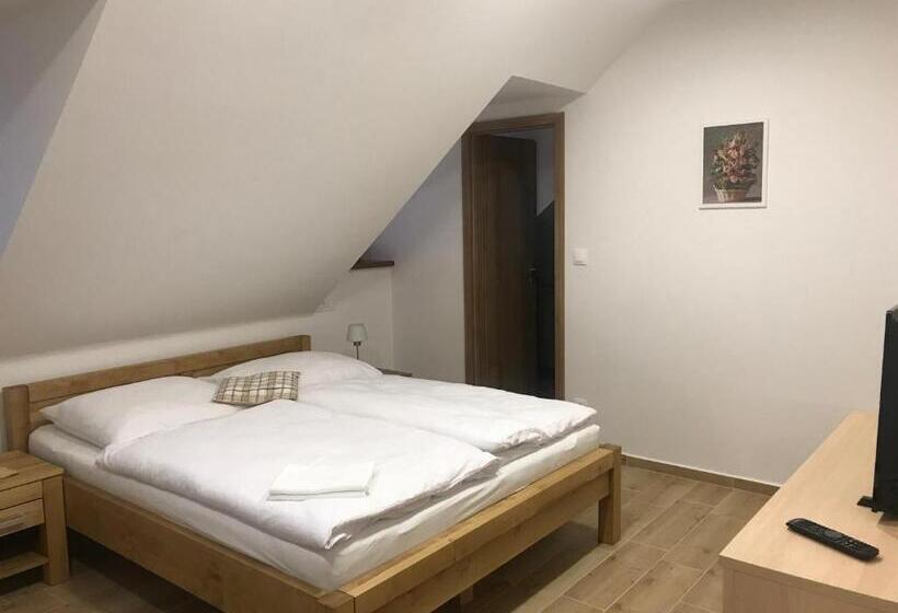 بنسيون Penzion U Kostela