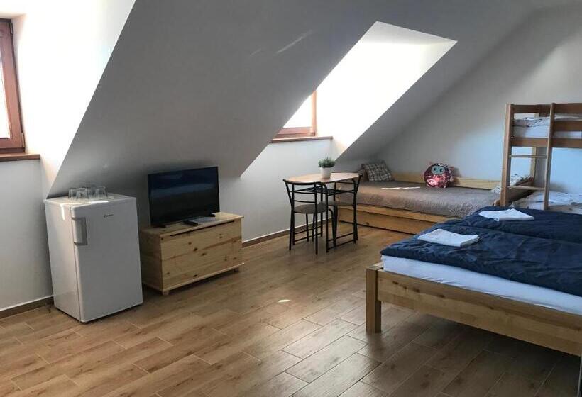 بنسيون Penzion U Kostela