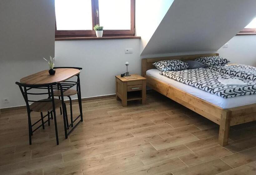 بنسيون Penzion U Kostela