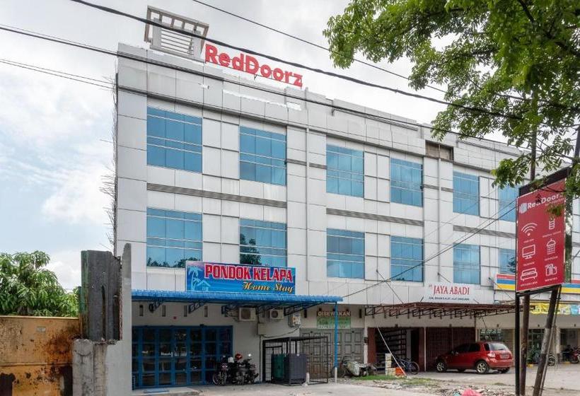 פנסיון Reddoorz Near Manhattan Square Medan