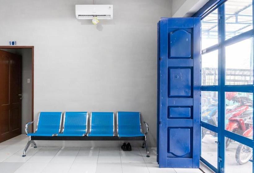 פנסיון Reddoorz Near Manhattan Square Medan