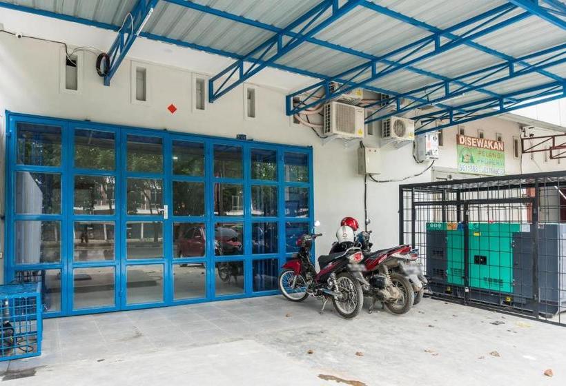 פנסיון Reddoorz Near Manhattan Square Medan