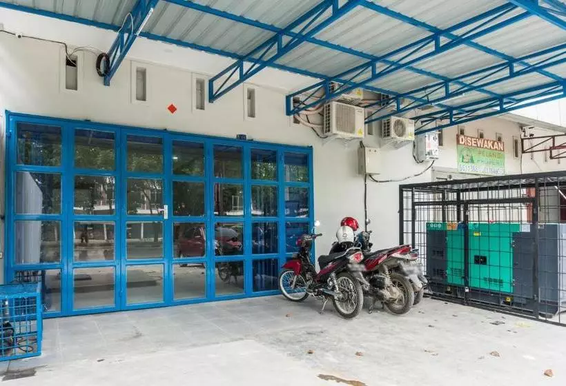 ペンション Reddoorz Near Manhattan Square Medan