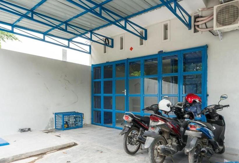 פנסיון Reddoorz Near Manhattan Square Medan