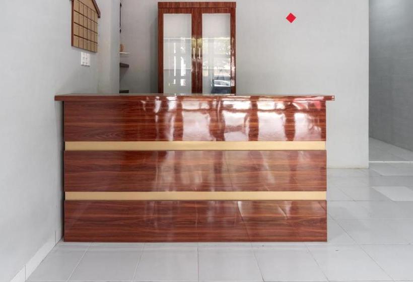 פנסיון Reddoorz Near Manhattan Square Medan