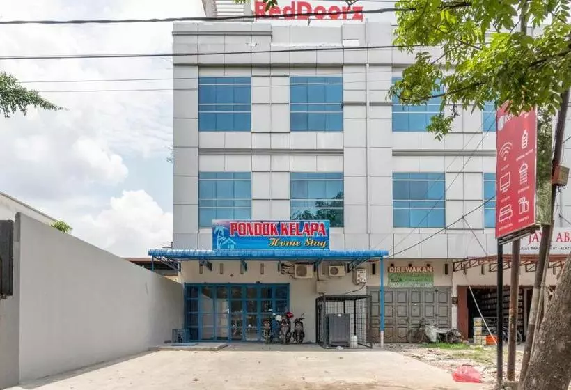 ペンション Reddoorz Near Manhattan Square Medan