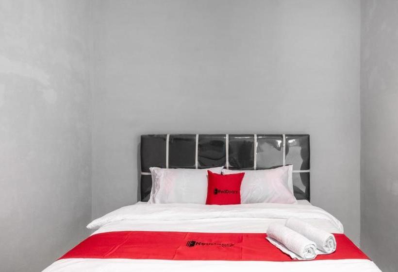 פנסיון Reddoorz Near Manhattan Square Medan
