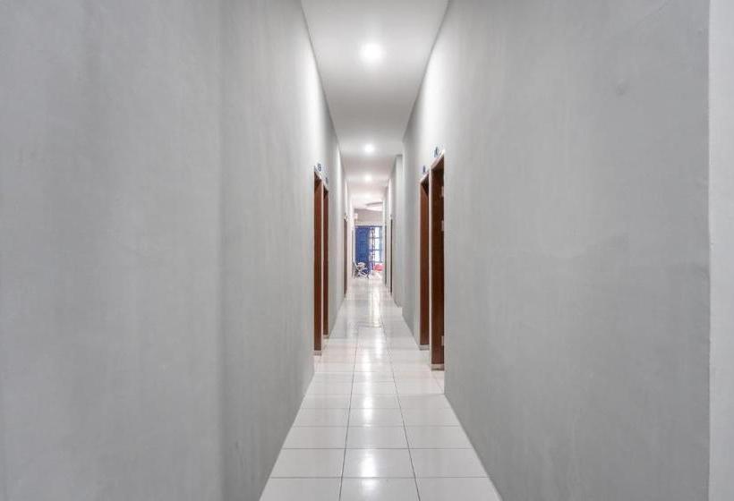 פנסיון Reddoorz Near Manhattan Square Medan