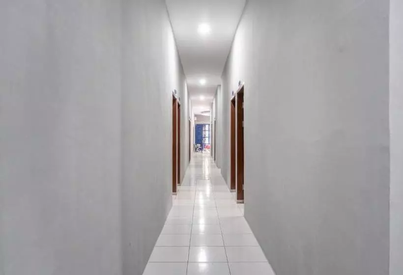 ペンション Reddoorz Near Manhattan Square Medan