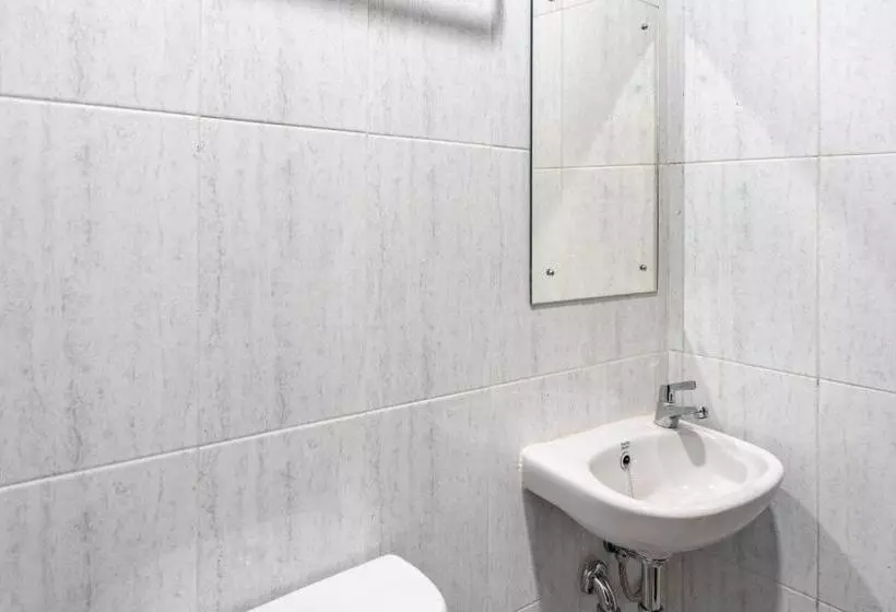 ペンション Reddoorz Near Manhattan Square Medan