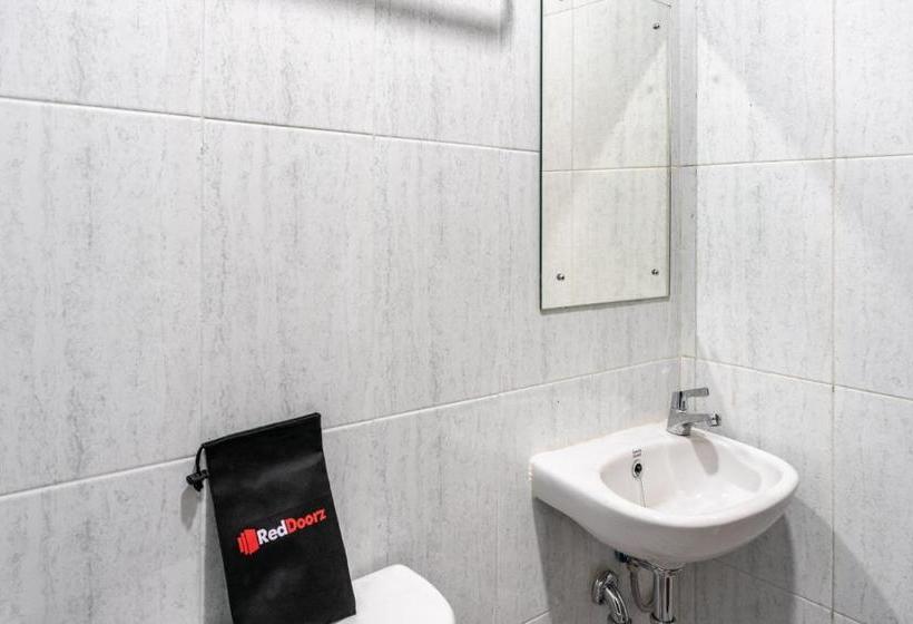 פנסיון Reddoorz Near Manhattan Square Medan