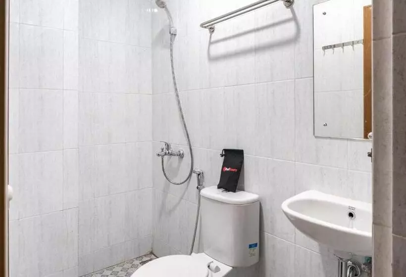 ペンション Reddoorz Near Manhattan Square Medan