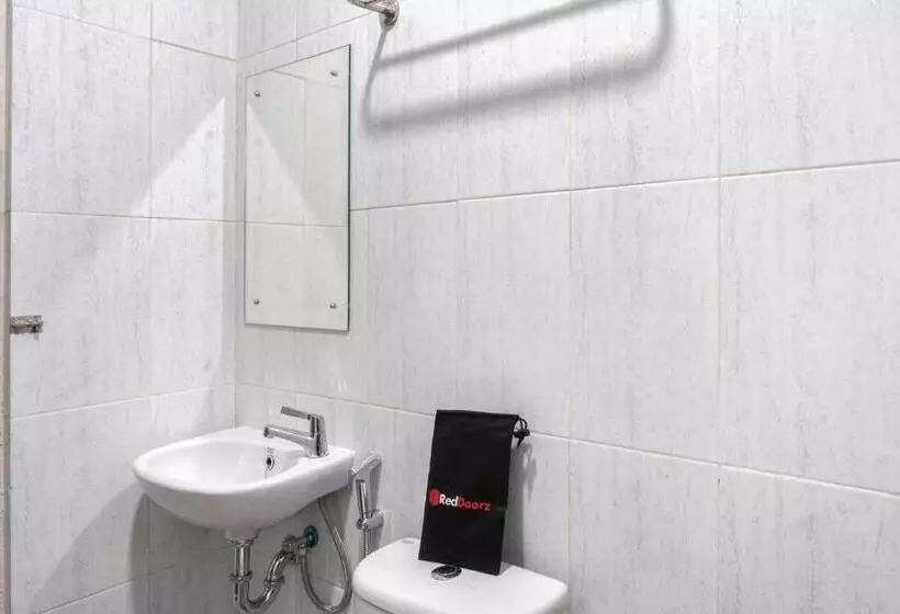 ペンション Reddoorz Near Manhattan Square Medan